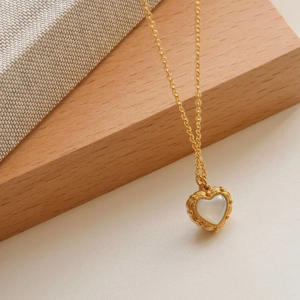 NEW 18K Gold Plated Shell Embossed Heart Love Necklace